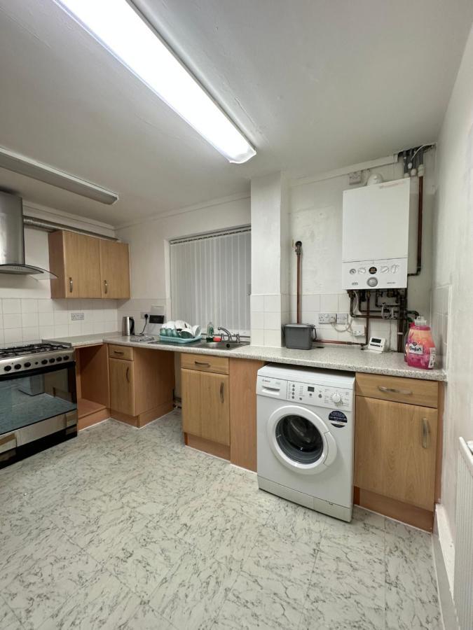 Bright, Warm & Cozy House In Harpurhey Manchester Exterior foto
